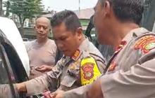 Cerita Polisi Patungan Beli Bensin untuk Pasutri Terlunta-lunta karena Ongkos Habis