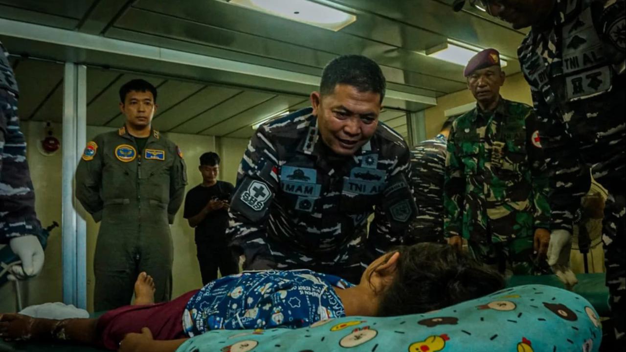 FOTO: Kondisi Pasien Anak Korban Bencana Sumatra Pascaoperasi di KRI dr Soeharso