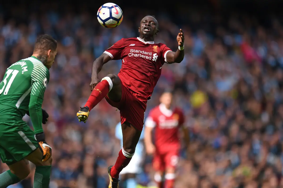 Detik-Detik Kaki Mane Mendarat di Wajah Kiper Manchester City