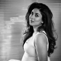 “Bebo ku sudah punya seorang  bayi laki-laki!!!!! Aku sangat senang!!!! #TaimurAliKhan,” tulis Karan Johar. (Instagram/Kareenabebo)