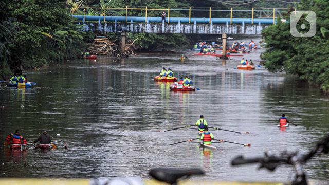 Melihat Keseruan Festival Dayung Ciliwung