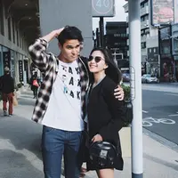 Meski telah menjalin hubungan serius dengan Jessica Mila, Mischa Chandrawinata belum menargetkan kapan mengakhiri masa lajangnya. Ia mengaku menunggu waktu yang tepat untuk menikah. (Instagram/jscmila)