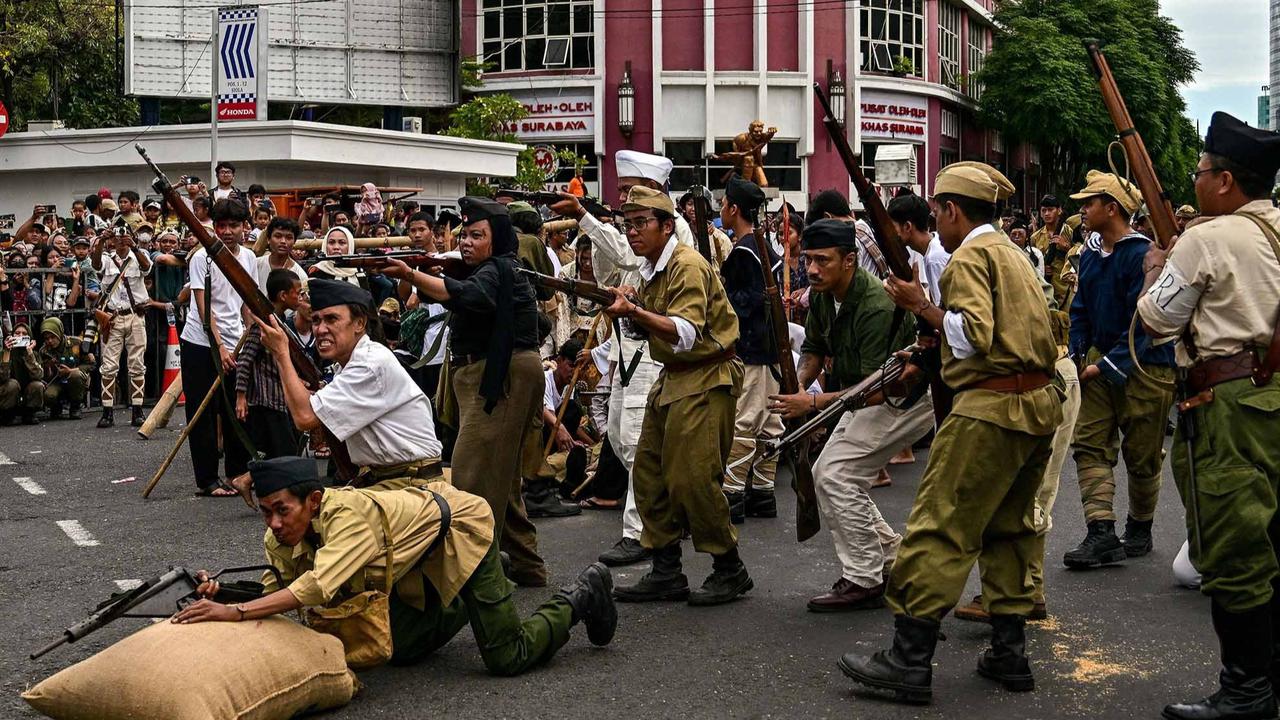 FOTO: Semangat Arek Suroboyo Menyala di Parade Surabaya Juang 2025
