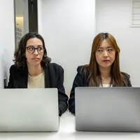 Tips menghadapi rekan kerja yang moody./copyright unsplash/Resume Genius