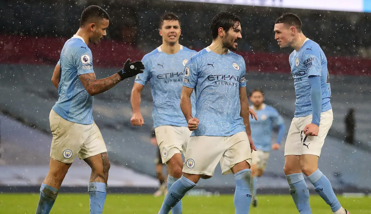 Gelandang Manchester City, Ilkay Gundogan, merayakan gol yang dicetaknya ke gawang Aston Villa pada laga lanjutan Liga Inggris di Etihad Stadium, Kamis (21/1/2021) dini hari WIB. Manchester City menang 2-0 atas Aston Villa. (AFP/Martin Rickett/pool)
