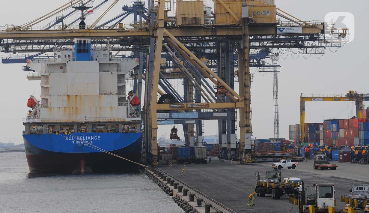 Neraca perdagangan Indonesia diprediksi akan surplus USD 3,25 miliar di April 2023, atau sedikit meningkat dari surplus USD 2,91 miliar. (merdeka.com/Imam Buhori)