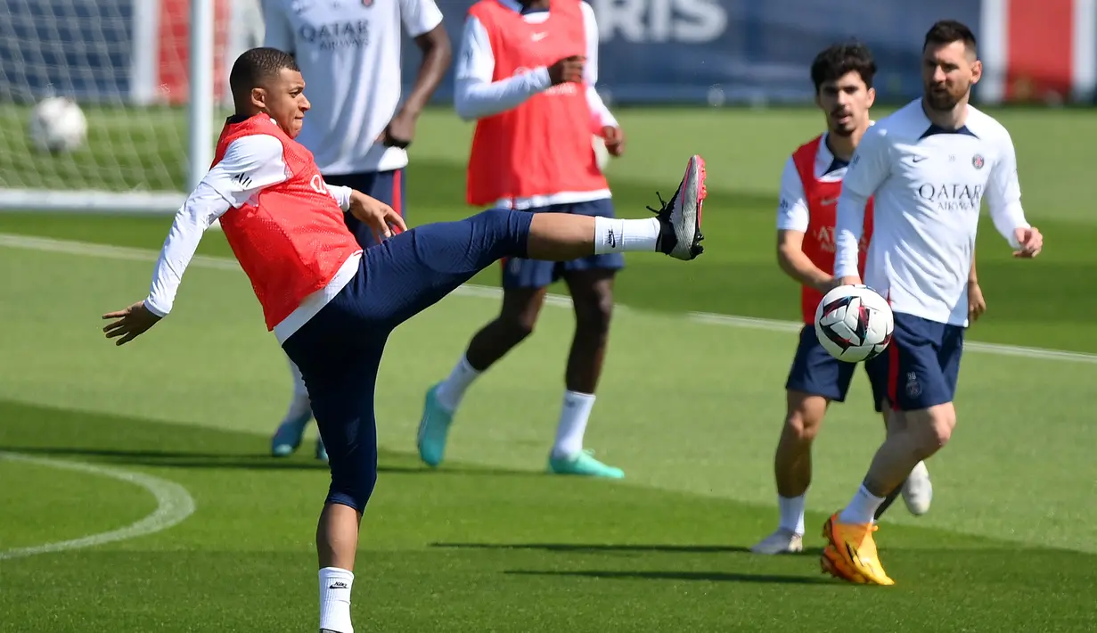 Meski berstatus juara Liga Prancis musim ini, PSG tetap mengincar kemenangan bertindak sebagai tuan rumah. (Photo by FRANCK FIFE / AFP)