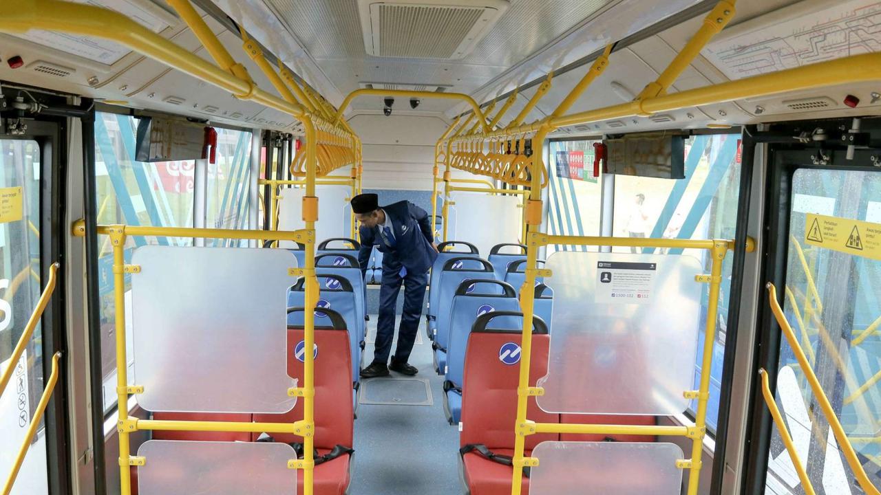 TransJakarta Listrik di Monas
