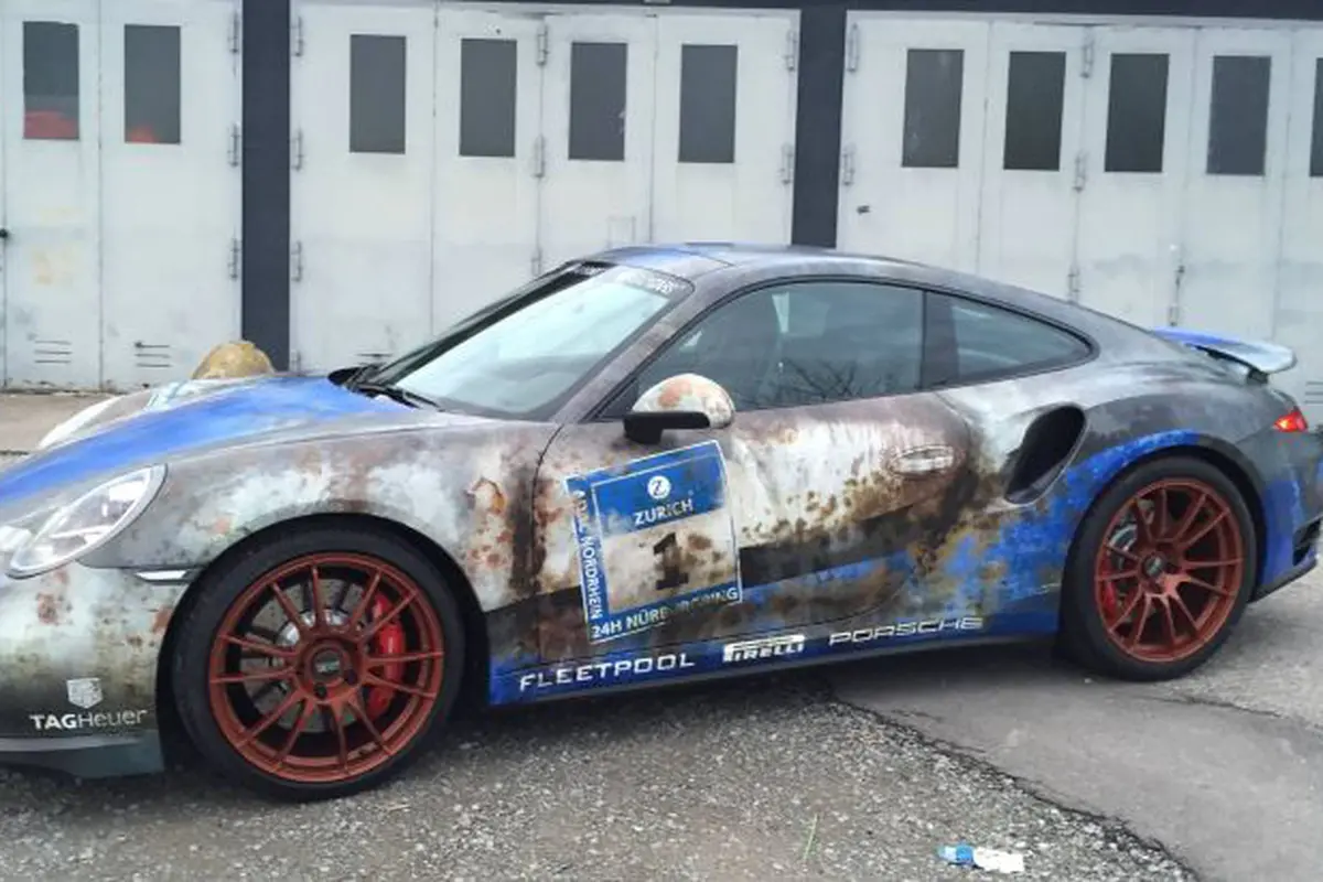 Tampil Jadul, Bodi Porsche 911 Dibuat Penuh Karat