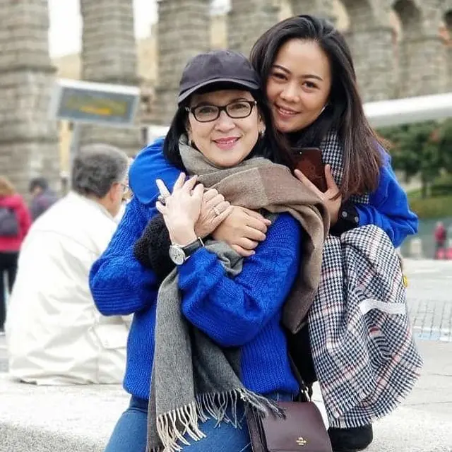 Jarang Terekspos, Ini 6 Pesona Mauren Christy Ibu Tiri Nagita Slavina