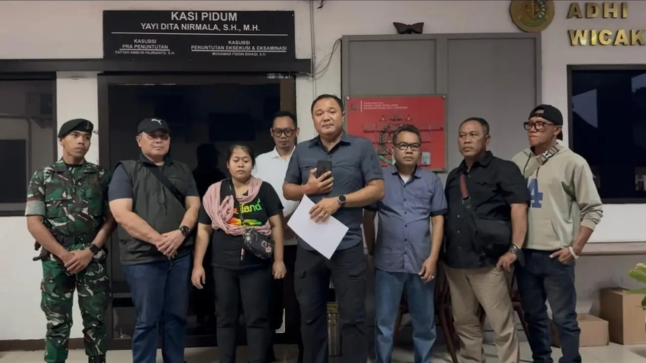 Tim Tangkap Buron (Tabur) Kejaksaan Tinggi Banten dan Kejaksaan Negeri Kota Tangerang, mengamankan seorang terpidana perempuan atas nama Intan Noviani binti Ahmad Hidayat, dimana yang bersangkutan masuk ke dalam Daftar Pencarian Orang (DPO) atas kasus kek