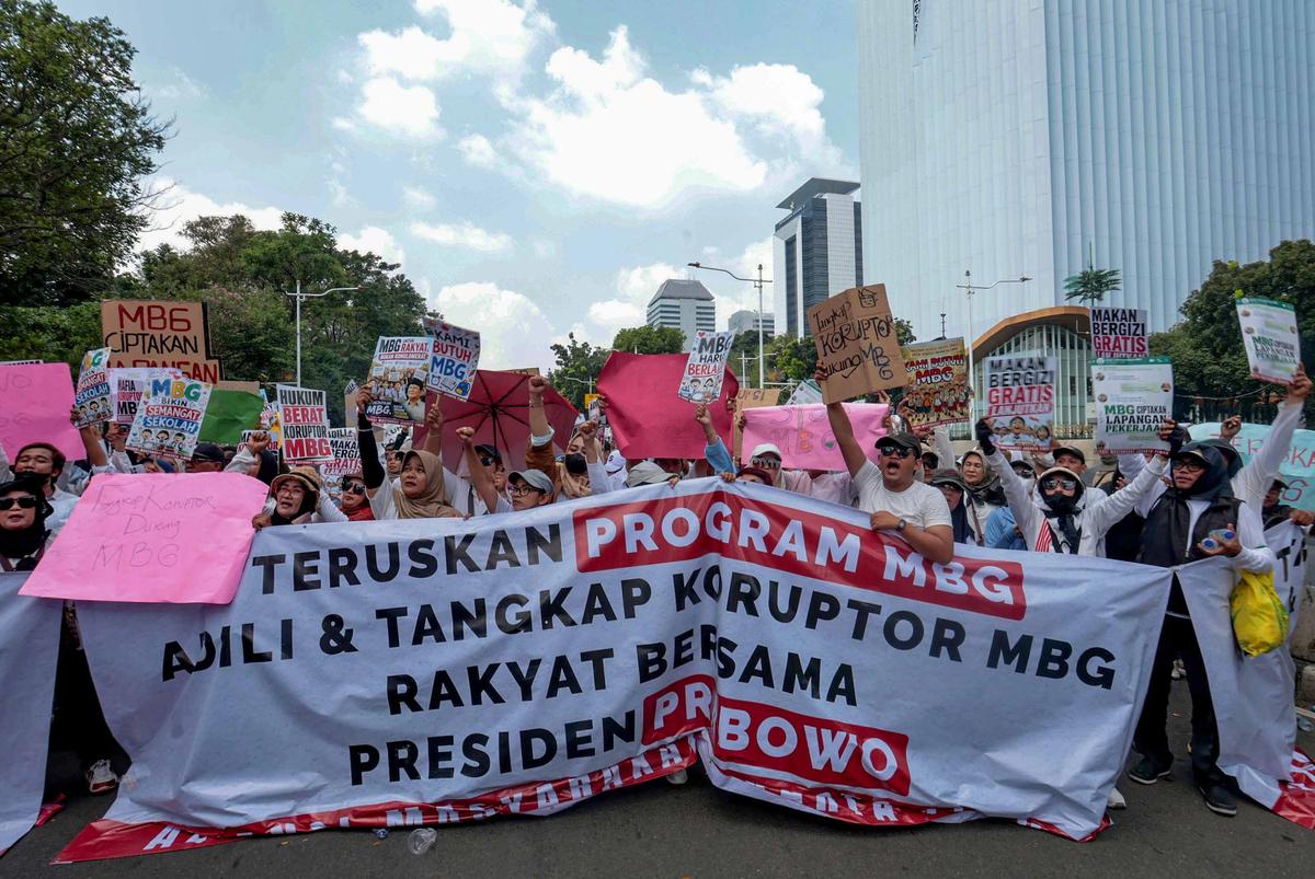 FOTO: Massa Aksi Dukung Kelanjutan Program Makan Bergizi Gratis