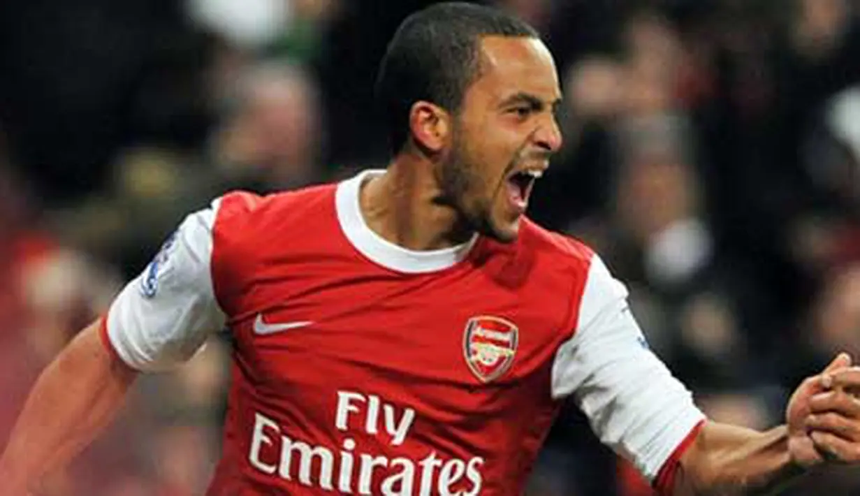 Selebrasi striker Arsenal Theo Walcott seusai mencetak gol ketiga ke gawang Chelsea dalam lanjutan EPL yang berlangsung di Emirates Stadium, 27 Desember 2010. AFP PHOTO / CARL DE SOUZA