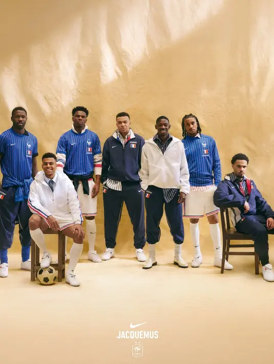 Kolaborasi fashion untuk Piala Dunia 2026 yang pertama datang dari Nike dan desainer Prancis, Simon Porte Jacquemus. Melalui program Nike X2, Jacquemus dipercaya merancang koleksi khusus untuk tim nasional Prancis.