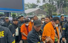 Digandeng Jacklyn Chopper, Potret Pegawai Komdigi Tertunduk Lesu Digiring Ikut Penggeledahan Kasus Judi Online