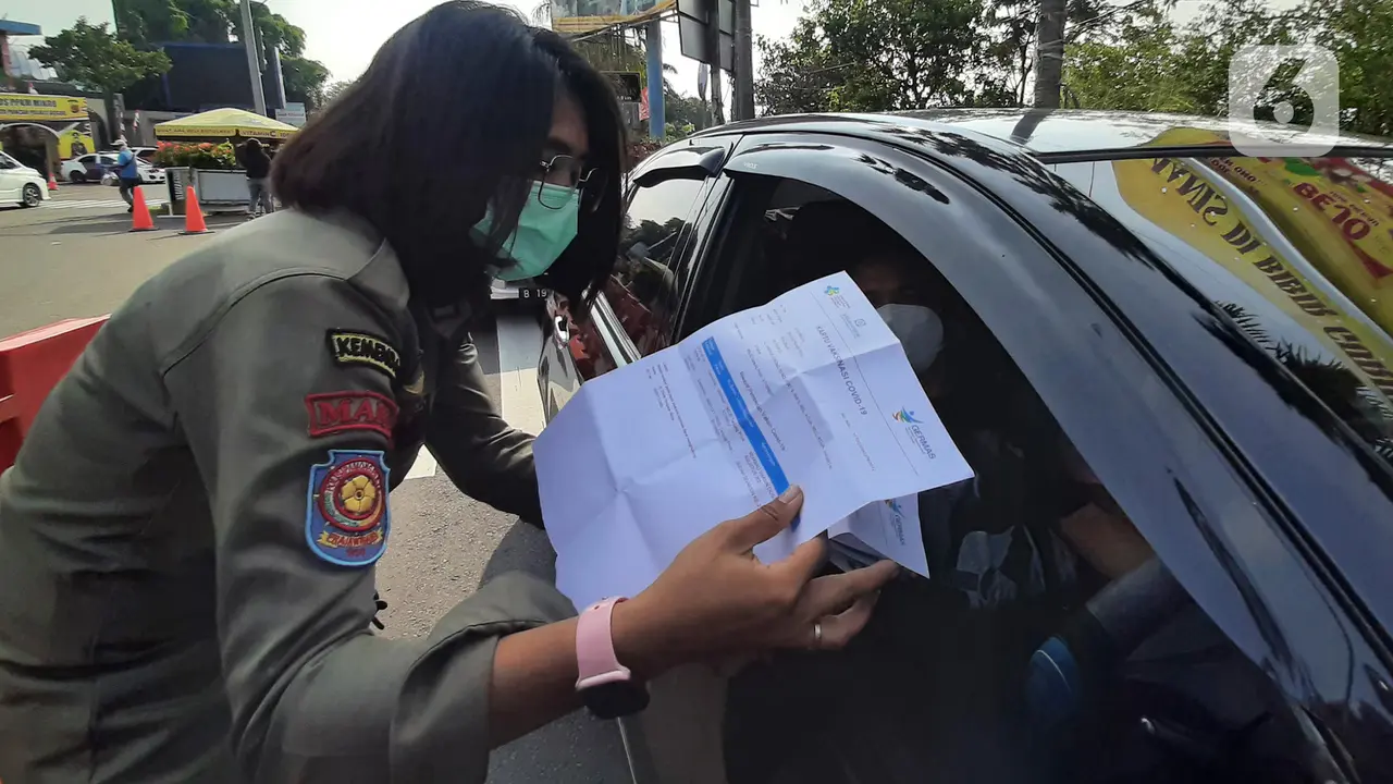 Ilustrasi pemeriksaan sertifikat vaksin Covid-19