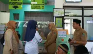 Bupati Banyuwangi, Ipuk Fiestiandani mengecek layanan kesehatan dan Mal Pelayanan Publik, Selasa (16/4/2024). (Foto: Istimewa)