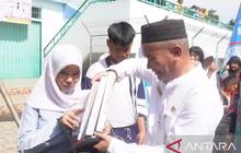 Pemkot Pangkalpinang Salurkan Bantuan Perlengkapan Sekolah untuk 718 Siswa Kurang Mampu