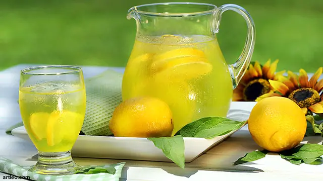 lemonade-121109b.jpg