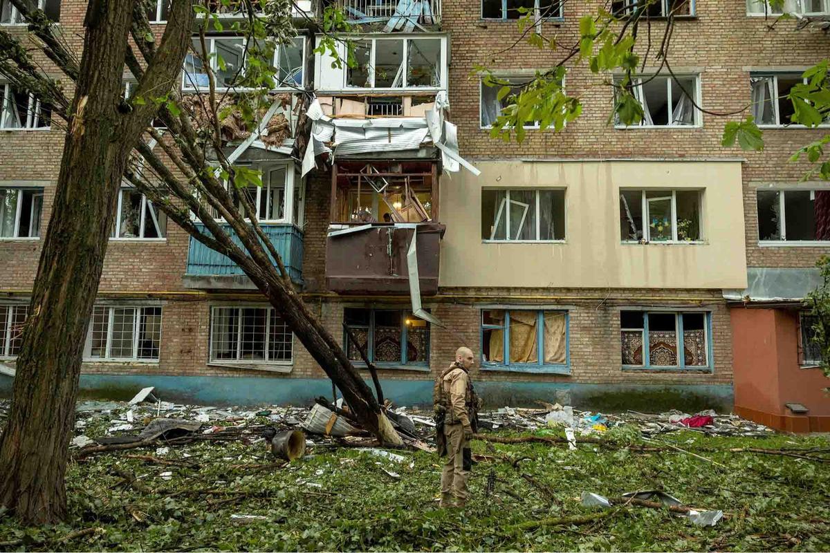 FOTO: Kepanikan Warga Saat Serangan Drone Rusia di Ibukota Ukraina, Kyiv