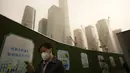 Pusat pemantauan lingkungan Beijing mengatakan, badai pasir itu terparah di tahun 2023. (AP Photo/Mark Schiefelbein)