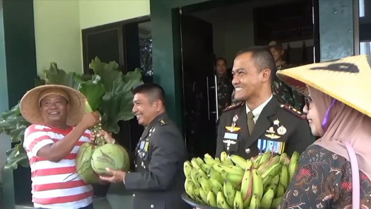 Kendarai Mobil Bak Terbuka, Petani Tiba-Tiba Datangi Letkol TNI ke Kantor, Bawaannya Tak Terduga
