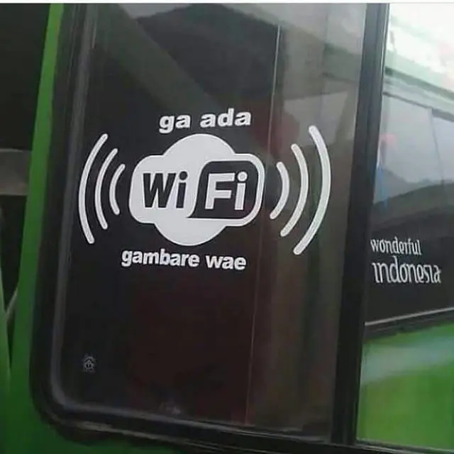 Tulisan nyeleneh di bodi mobil (ist)