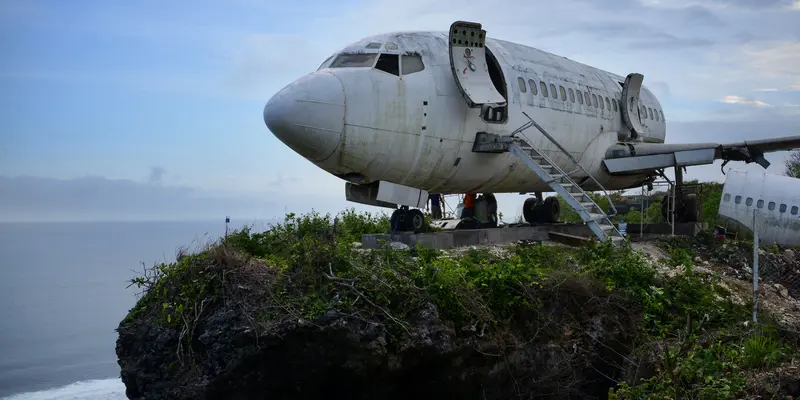 Melihat Pesawat Bekas yang Dijadikan Destinasi Wisata Baru di Bali