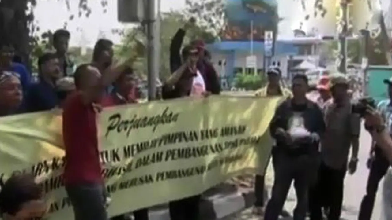 Segmen 2: Reshuffle Kabinet Kerja hingga Demo Tolak Undur Pilkada