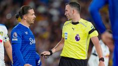 Laga debut Jack Grealish bersama Everton dinodai dengan keputusan 'handball' kontroversial dari wasit. (AP Photo/PA/Danny Lawson)