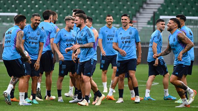Sesi latihan timnas Argentina di Beijing