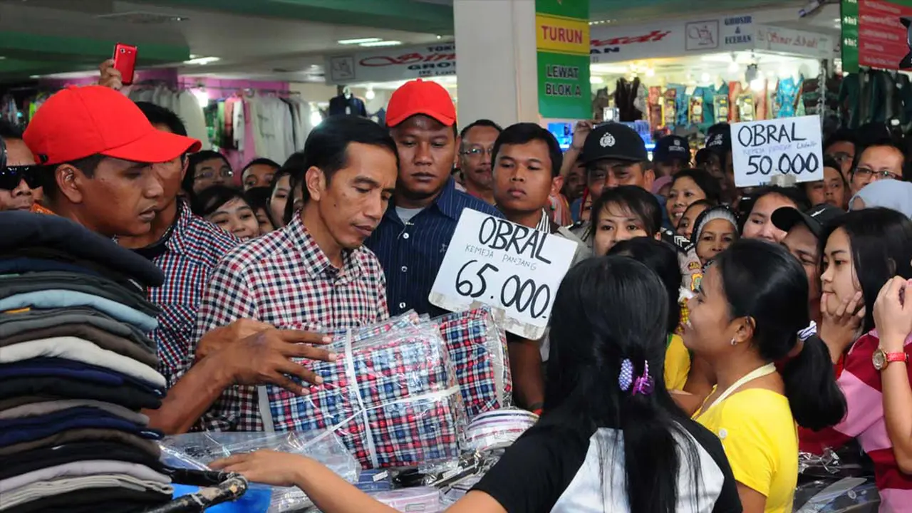  Di Tempat Ini Jokowi Beli Kemeja Kotak-kotak