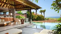 Salah satu vila di Hilton Bali Resort dengan kolam renang dan gazebo pribadi yang rileks dan membuat refresh (Foto: Hilton Bali)