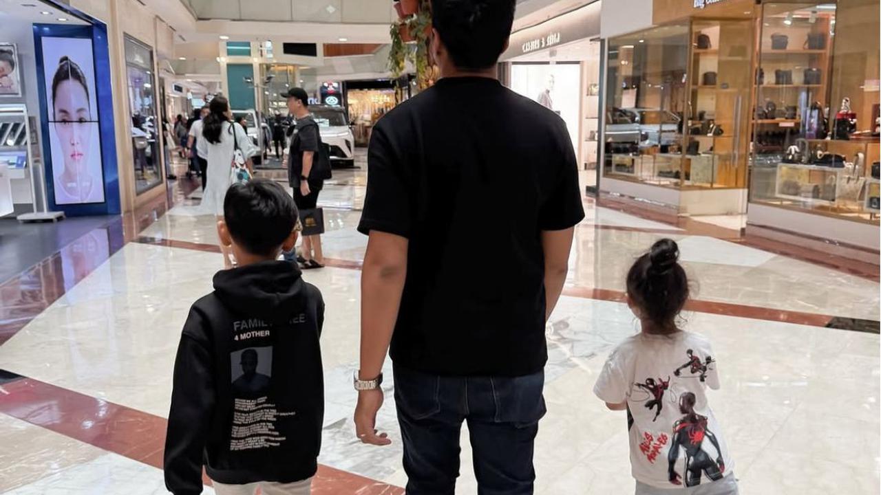 Melody Prima Perlihatkan Wajah Anak Ketiga, Harmoni Keluarga yang Memikat