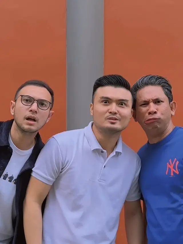 Momen Rifky Balweel, Gilbert Marciano, dan Aji Yusman menunjukkan peran mereka di sinetron Inikah Rasanya. (Foto" Instagram/rifkybalweel)