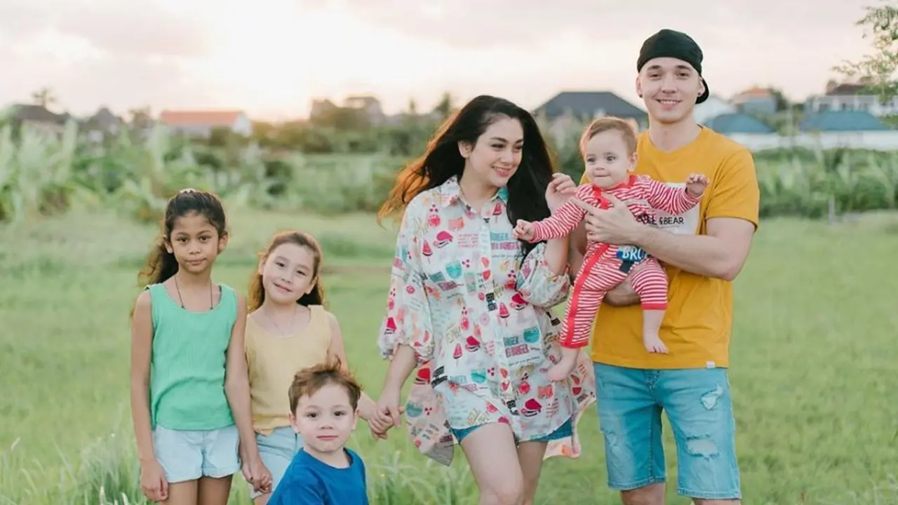 Potret Stefan William Saat Asuh 4 Anaknya. (Sumber: Instagram/stefanwilliam)