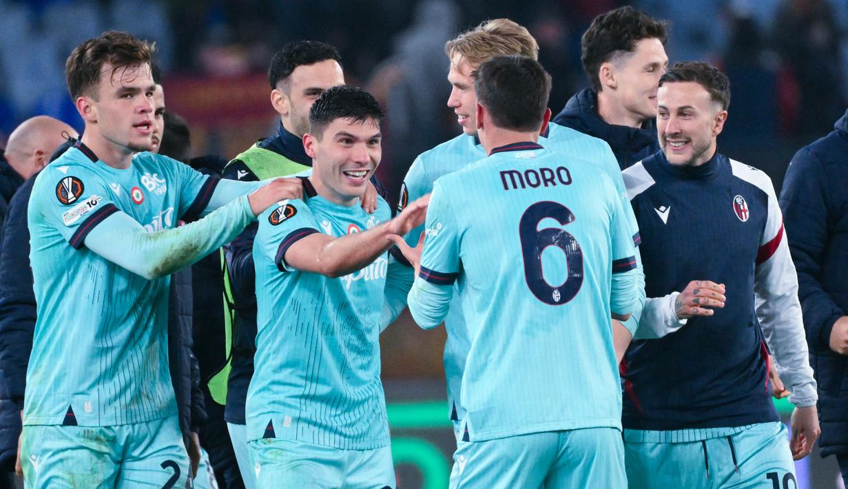 Empat gol Bologna dicetak masing-masing oleh Jonathan Rowe pada menit ke-22, Federico Bernardeschi (45+2 (P), Santiago Castro (58) dan Nicolo Cambiaghi (111). Sementara, tiga gol AS Roma dicetak Evan Ndicka (32), Donyell Malen (69 (P) dan Lorenzo Pellegrini (80). (AFP/Alberto Pizzoli)