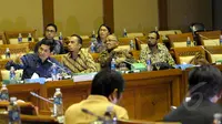 Rapat Komisi VII DPR dengan Presiden Direktur PT Freeport Indonesia, Maroef Sjamsoeddin diwarnai oleh kejadian rebutan giliran bertanya, Jakarta, Selasa (27/1/2015). (Liputan6.com/Andrian M Tunay)
