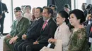 "Terimakasih sebesar-besarnya kepada Bapak Presiden Joko Widodo beserta ibu dan Bapak Prabowo Subianto yang telah menjadi saksi dalam acara catatan sipil saya dan Valen. Kiranya Tuhan selalu memberkati🙏," tulis Kevin [Instagram/valenciatanoe]