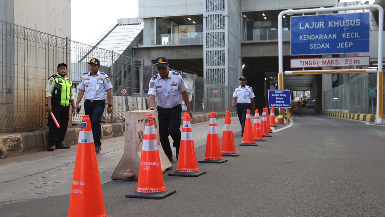 FOTO: Uji Coba Rekayasa Lalin di TB Simatupang, Jalur Gratis Tol Fatmawati Dibuka