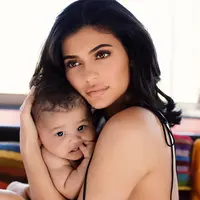 Pasalnya, Kylie Jenner dan Stormi akan ikut hadir dalam tur konser yang diadakan oleh Travis Scott. (instagram/kyliejenner)