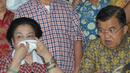 Megawati tak kuasa menahan air matanya saat melihat hasil penghitungan cepat yang memenangkan pasangan Jokowi-JK, Jakarta, Rabu (9/7/2014) (Liputan6.com/Herman Zakharia)