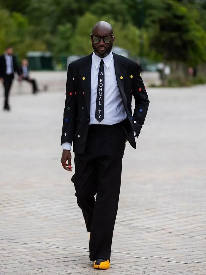 Mengenang 8 Karya Ikonis Virgil Abloh, Off White-Gaun Pengantin Hailey Bieber