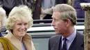 Selain itu, Camilla juga menuntut 280 juta dollar pada suaminya. Bahkan, Camilla dikabarkan berani membayar mahal bagi siapa saja yang mengetahui identitas masa kecil Pangeran Charles. (AFP/Bintang.com)