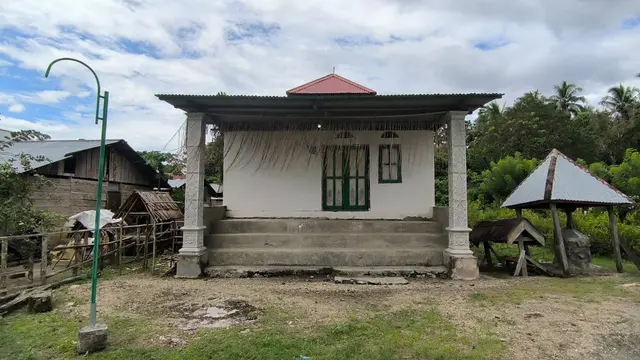 Rumah adat di Kampung Wabloi