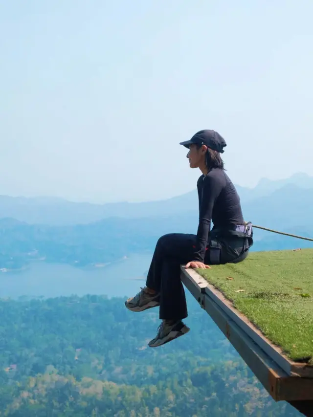 Prilly Latuconsina