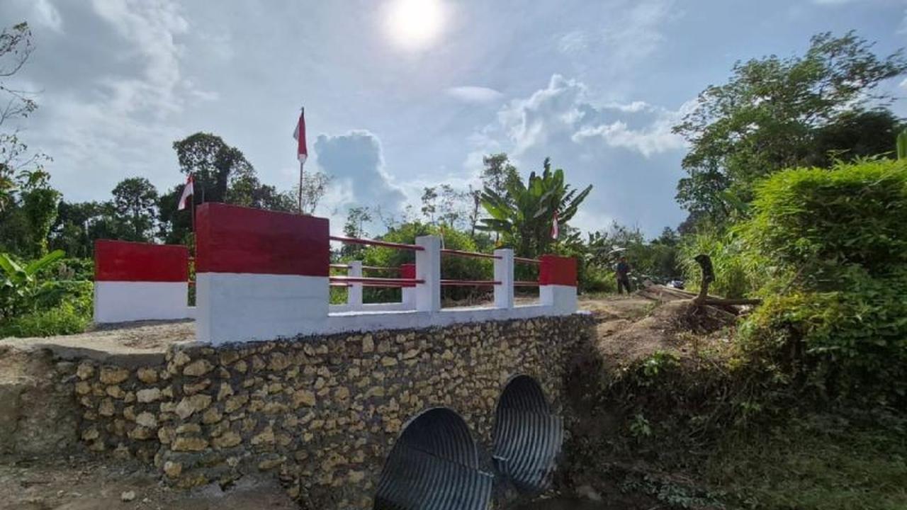 TNI Rampungkan Jembatan Armco Nias Utara, Akses Warga Kembali Normal