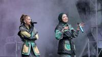 Membawakan sejumlah single hits mereka, penampilan T2 di sukses membawa nuansa nostalgia. Dengan gestur centil nan enerjik yang masih terasa, penampilan T2 di Everblast Festival 2023 mendapat antusias yang tinggi dari pengunjung. [Foto/Bambang E. Ros]