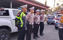 Personel Polres Inhil Bersenjata Api Kawal Pengiriman Logistik Pilkada ke Gudang KPUD