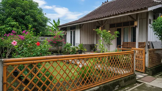 Pagar Bambu dengan Pola Silang